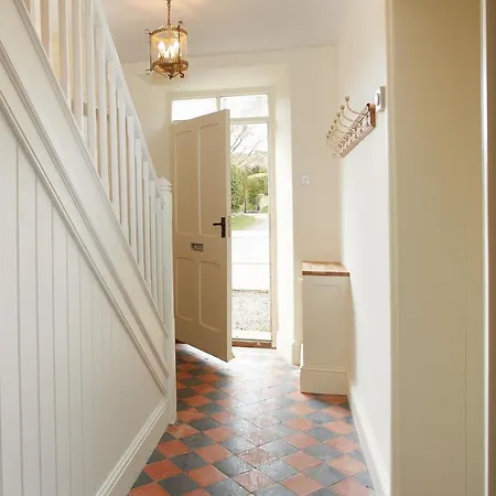 Chanting Hill Farmhouse At Castle Howard *